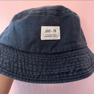 URBAN OUTFITTERS BUCKET HAT😍